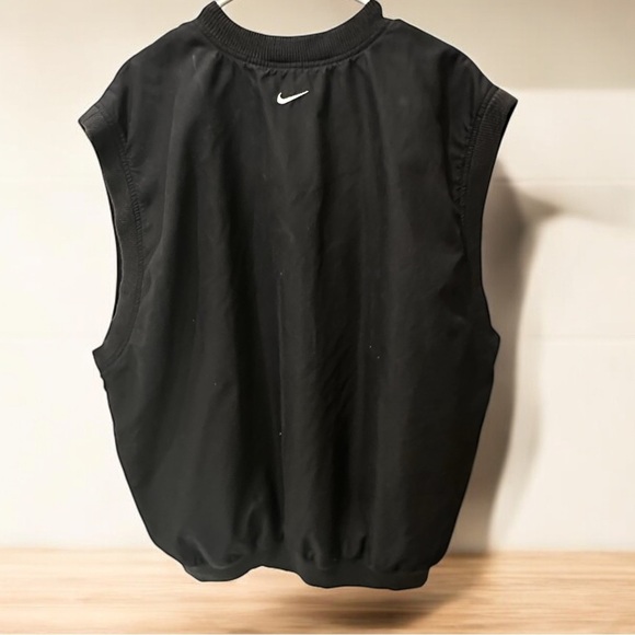 Nike Golf Black Vest with V-neck Design and Relaxed Fit XL - Picture 2 of 4